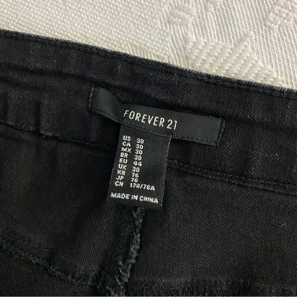 Black shorts - Picture 3 of 3